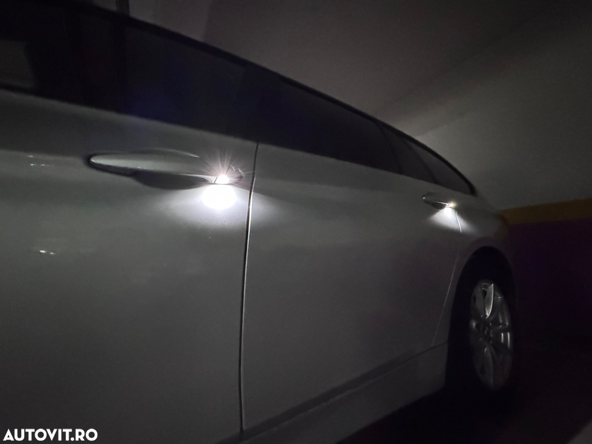BMW Seria 3 318d Touring Aut. - 28