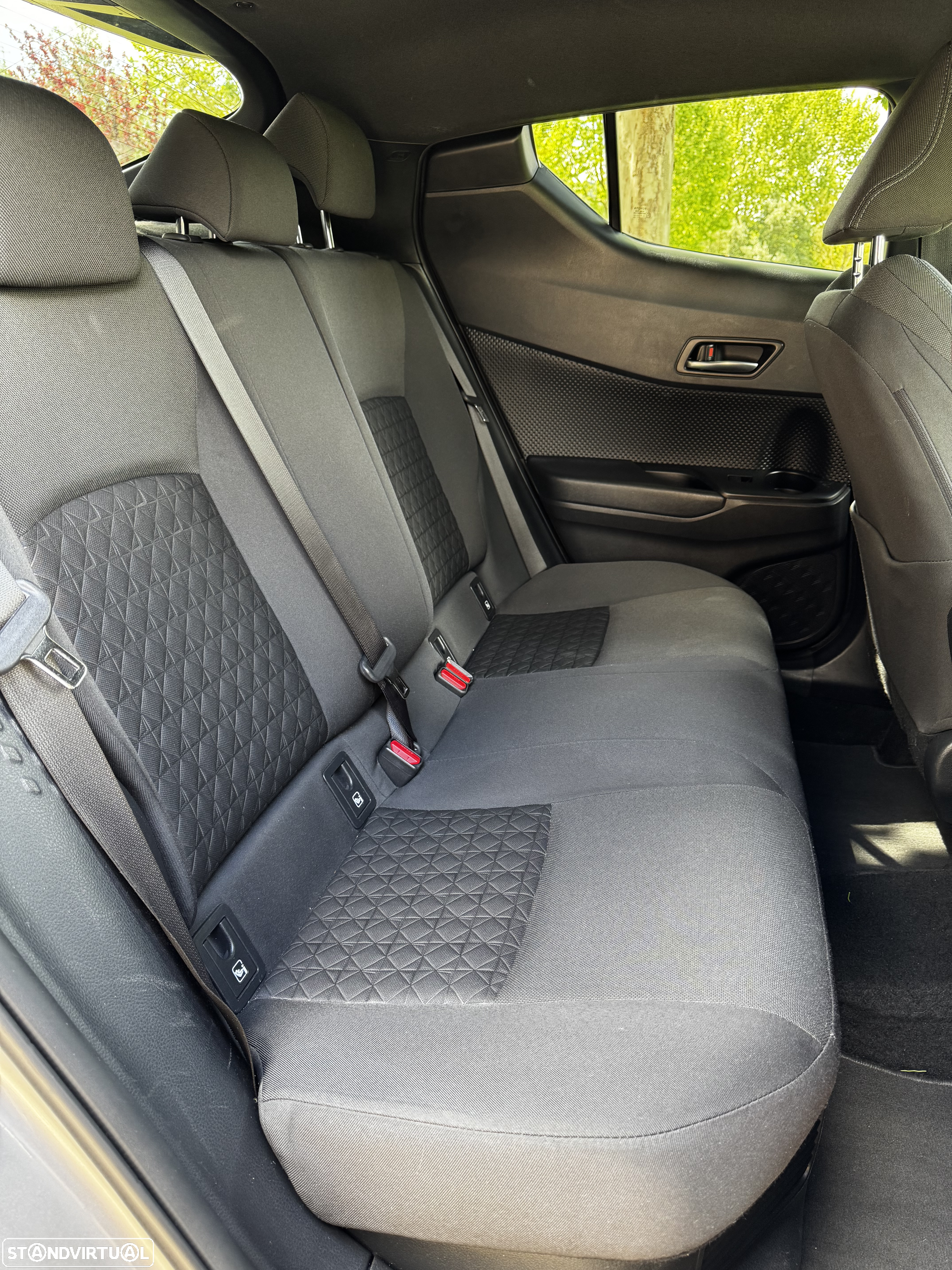 Toyota C-HR 1.8 Hybrid Square Collection - 23