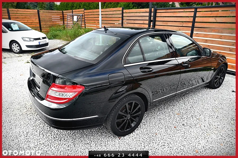 Mercedes-Benz Klasa C 180 CGI BlueEff Elegance - 13