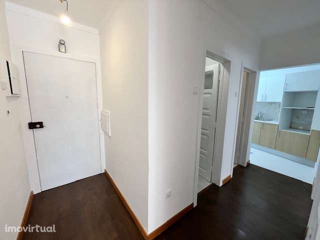 Apartamento T3 Renovado no Centro Histórico da Ericeira - Grande imagem: 4/19