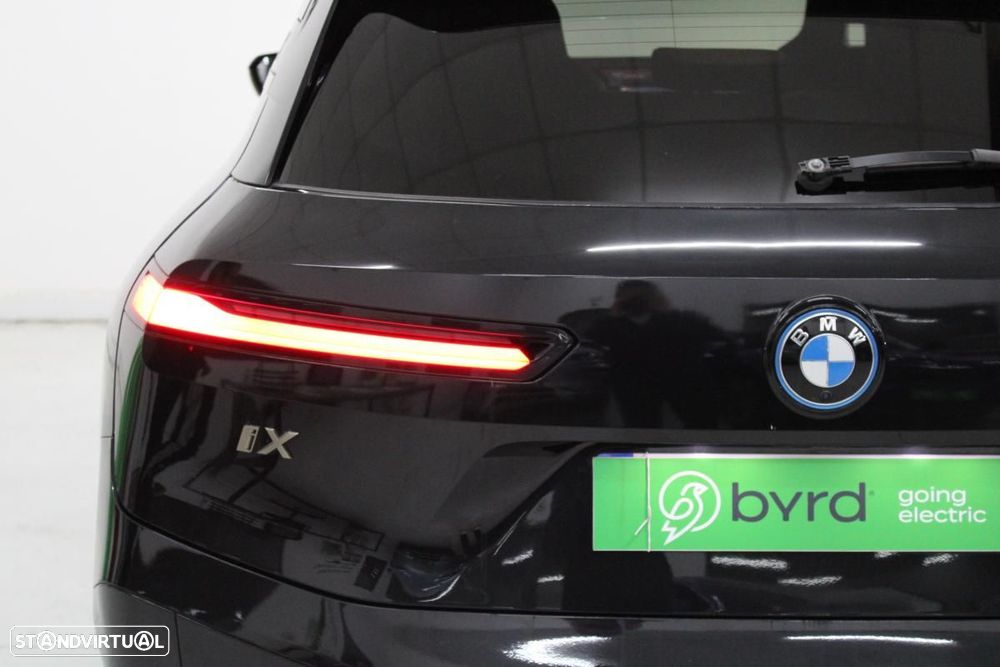 BMW iX xDrive 40 Pack Desportivo - 7