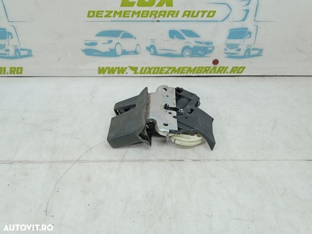Broasca haion 4f5827505d Volkswagen VW Passat B7 - 3