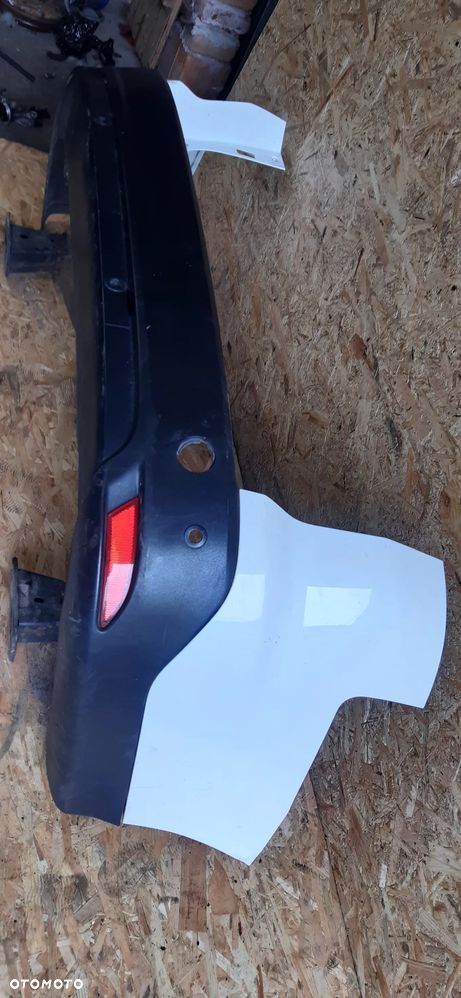 Zderzak tylny z belką Ford Focus mk3 kod lakieru 5F - 2