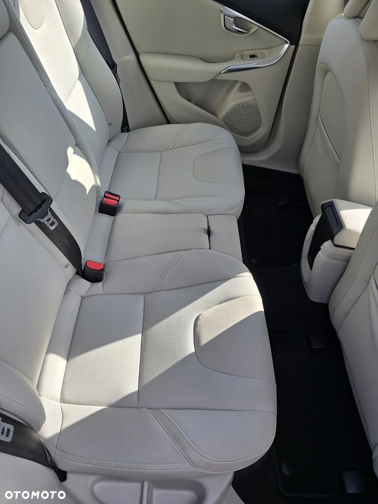 Volvo V40 T4 Kinetic - 24