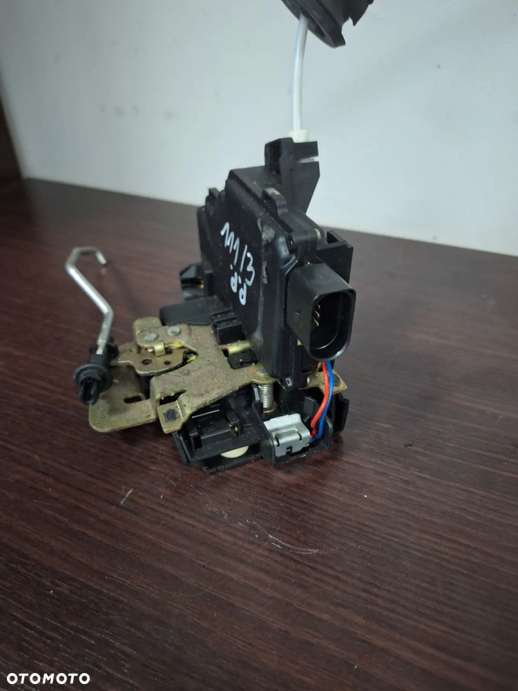 AUDI A2 zamek drzwi prawy przód HB 5D 8Z1837016E 7 PIN EUROPA     (111/4)    (111/3) - 7