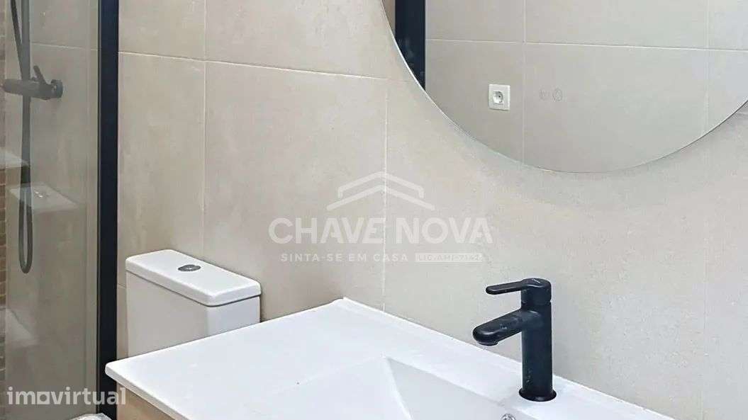 Moradia T1+1 Renovada com Terraço no Coração de Mafamude - Grande imagem: 3/16