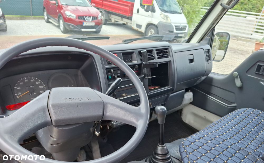 Toyota Dyna - 12