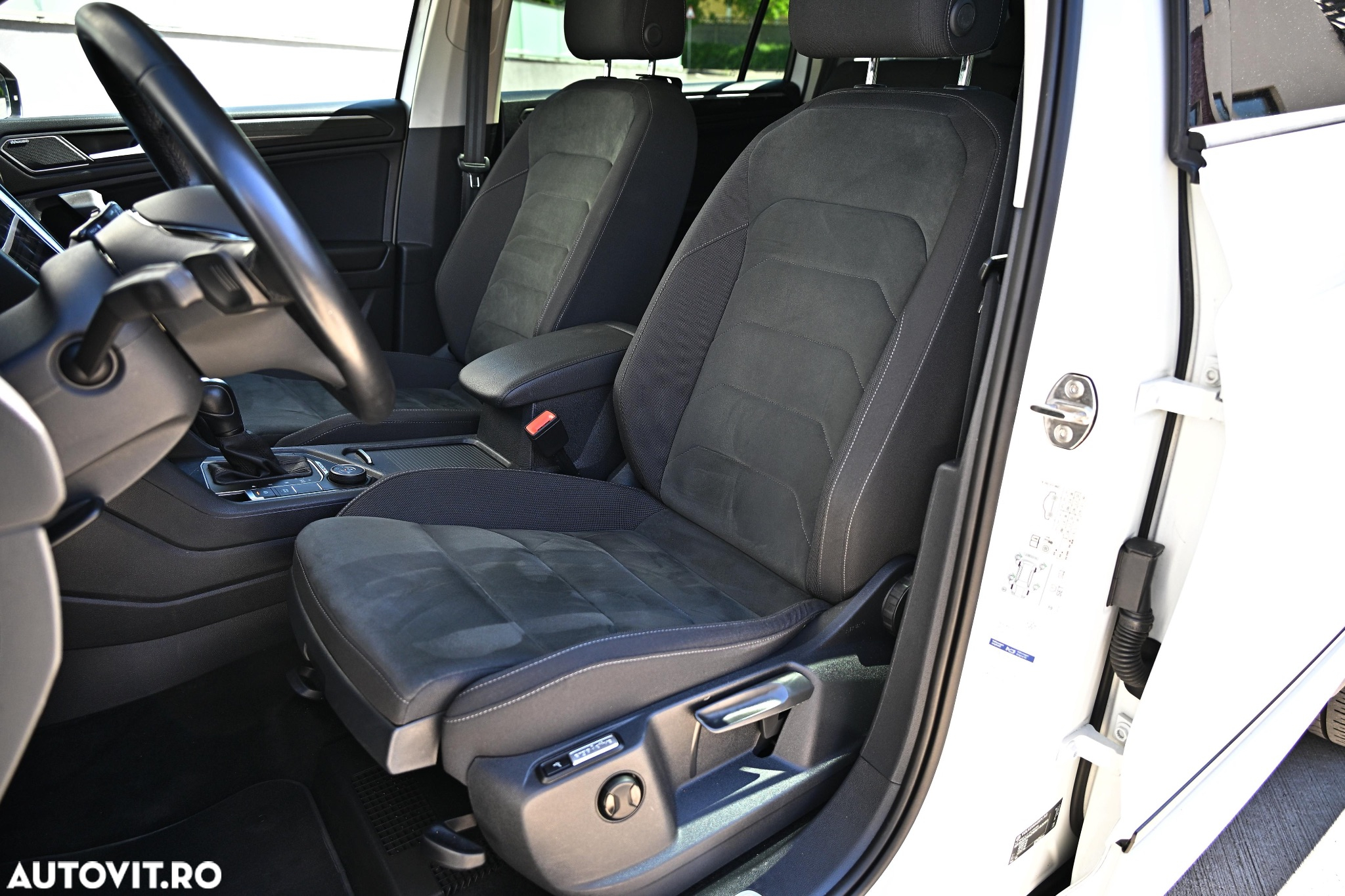Volkswagen Tiguan Allspace 2.0 TDI 4Mot DSG R-Line - 38
