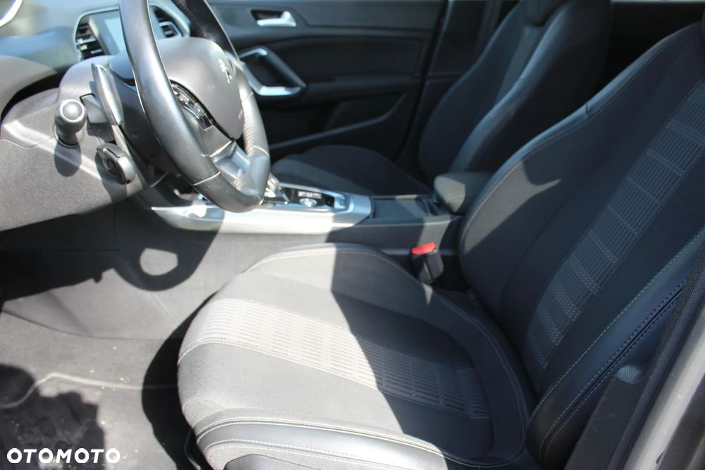 Peugeot 308 BlueHDi 130 EAT8 GT - 11