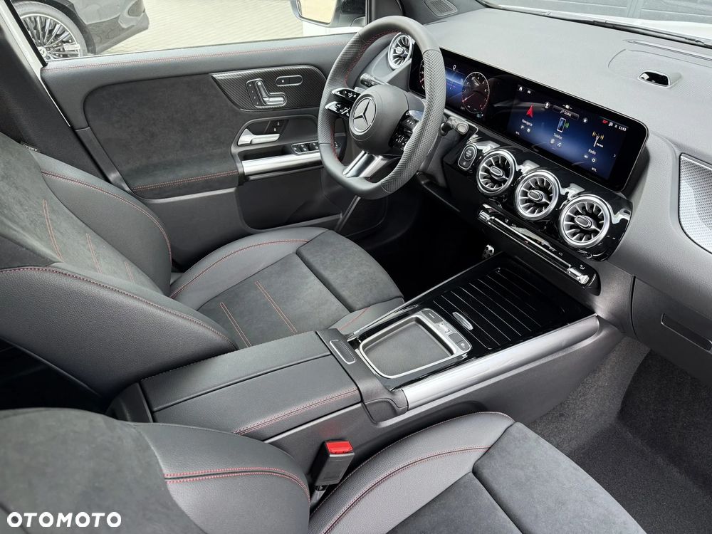Mercedes-Benz GLA - 26