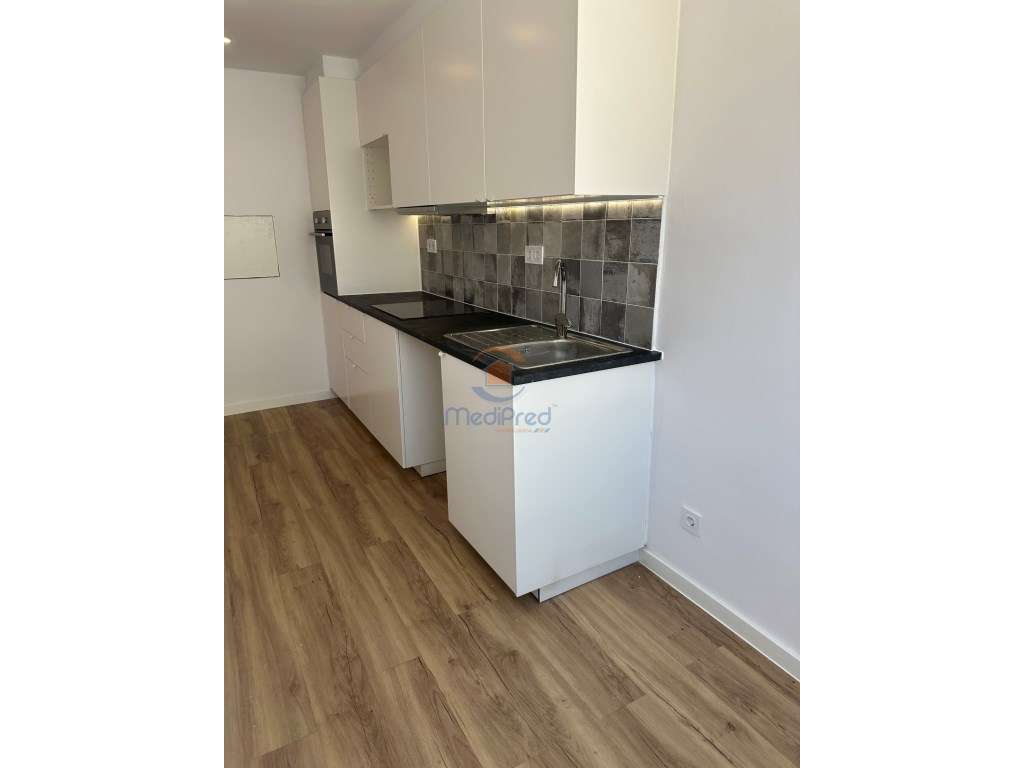 Apartamento T1 com Varanda Circundante | Odivelas - Grande imagem: 4/16