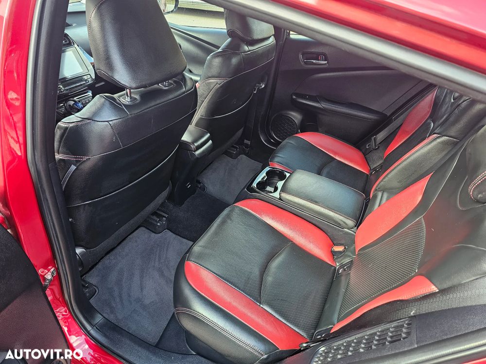 Toyota Prius (Hybrid) Life - 28