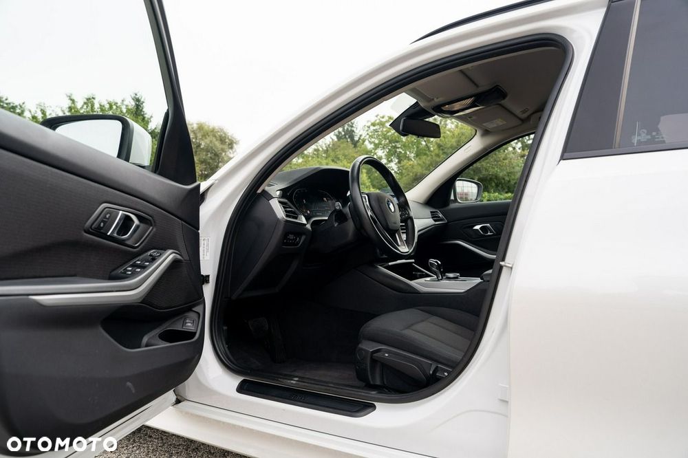 BMW Seria 3 318i Advantage - 17