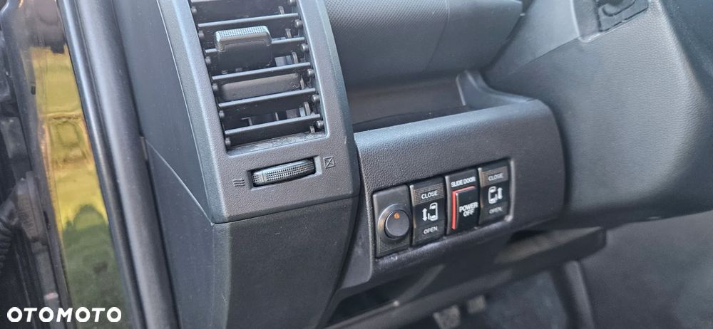 Mazda 5 2.0 Exclusive + - 8