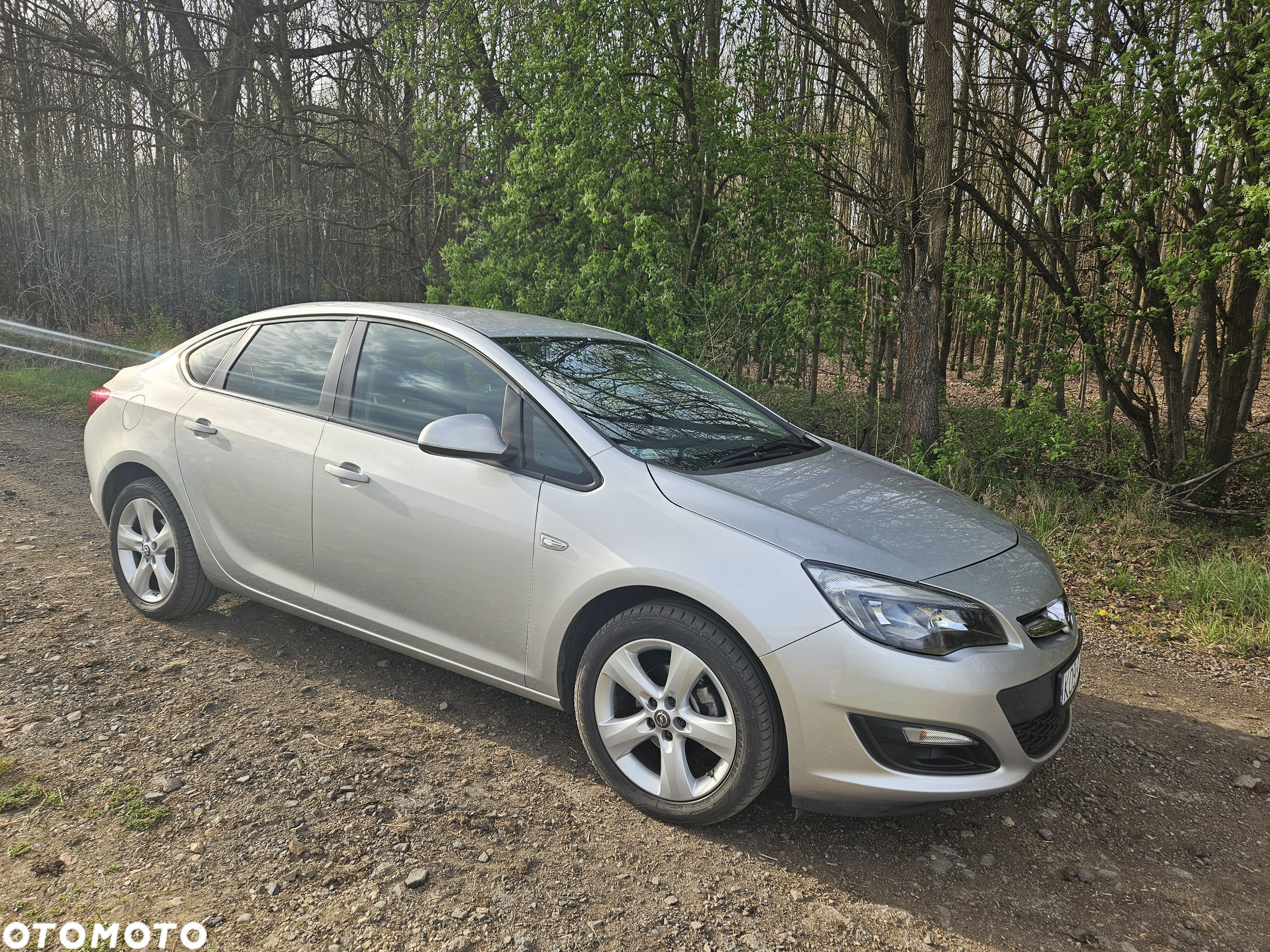 Opel Astra IV 1.4 T Active - 1