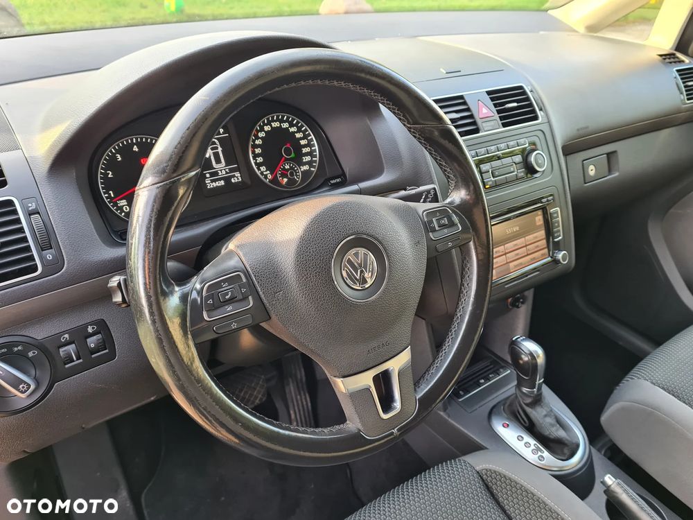 Volkswagen Touran - 13