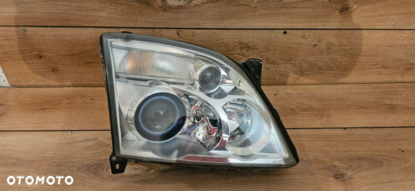 LAMPA PRAWA PRAWY PRZÓD PRZEDNIA OPEL VECTRA C