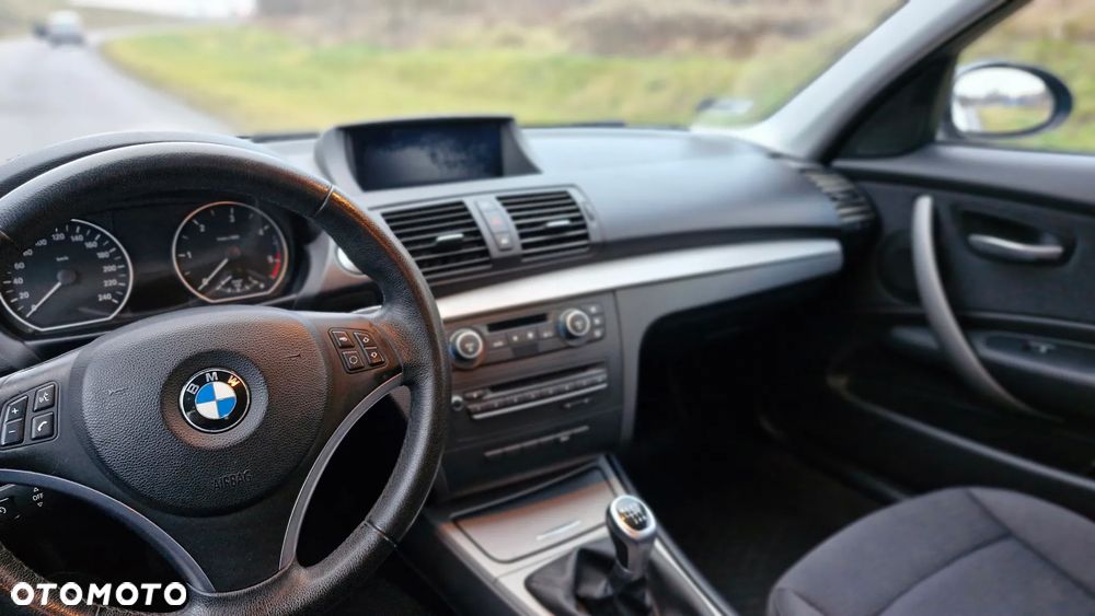 BMW Seria 1 118d DPF - 12