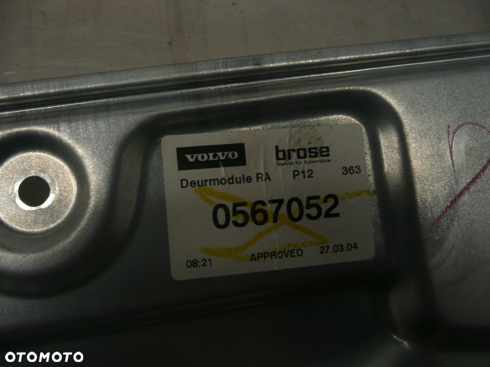 VOLVO V50 2.0D KOMBI PODNOŚNIK SILNICZEK SZYB PRAWY TYŁ - 3