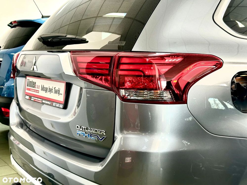 Mitsubishi Outlander 2.0 4WD Plug-In Hybrid Plus - 11