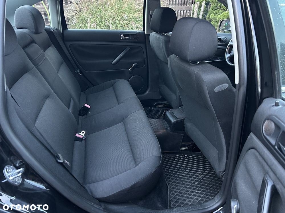 Volkswagen Passat - 11