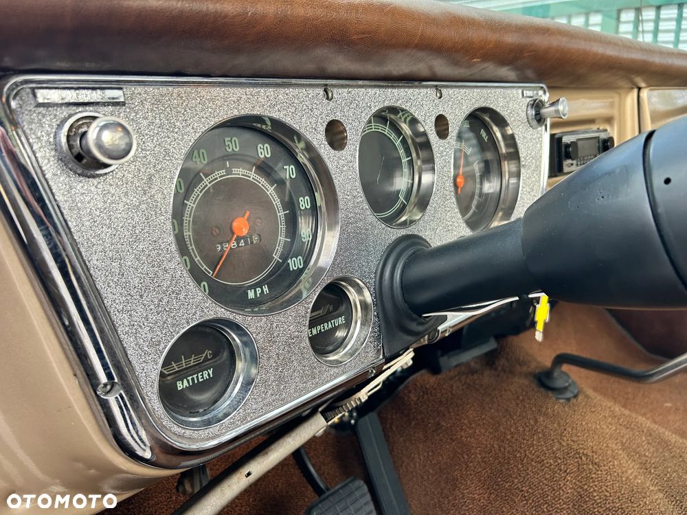 Chevrolet C-20 - 13