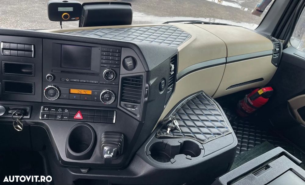 Mercedes-Benz ACTORS - 4