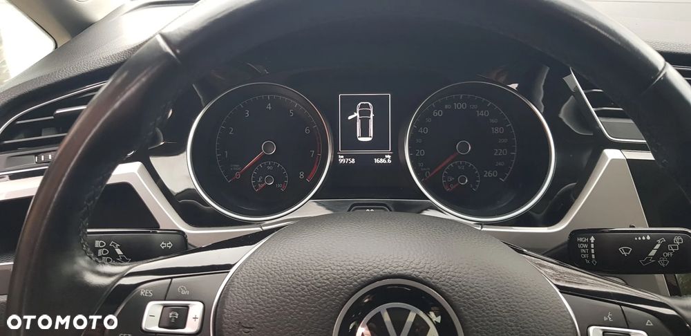 Volkswagen Touran - 11