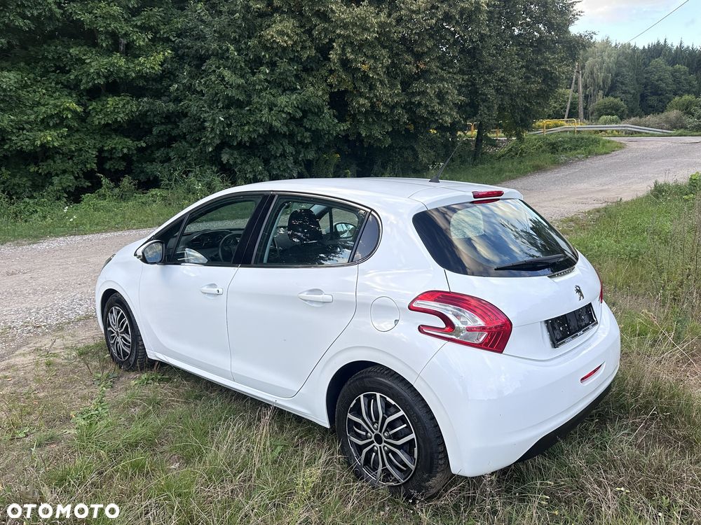 Peugeot 208 2012 photo 4