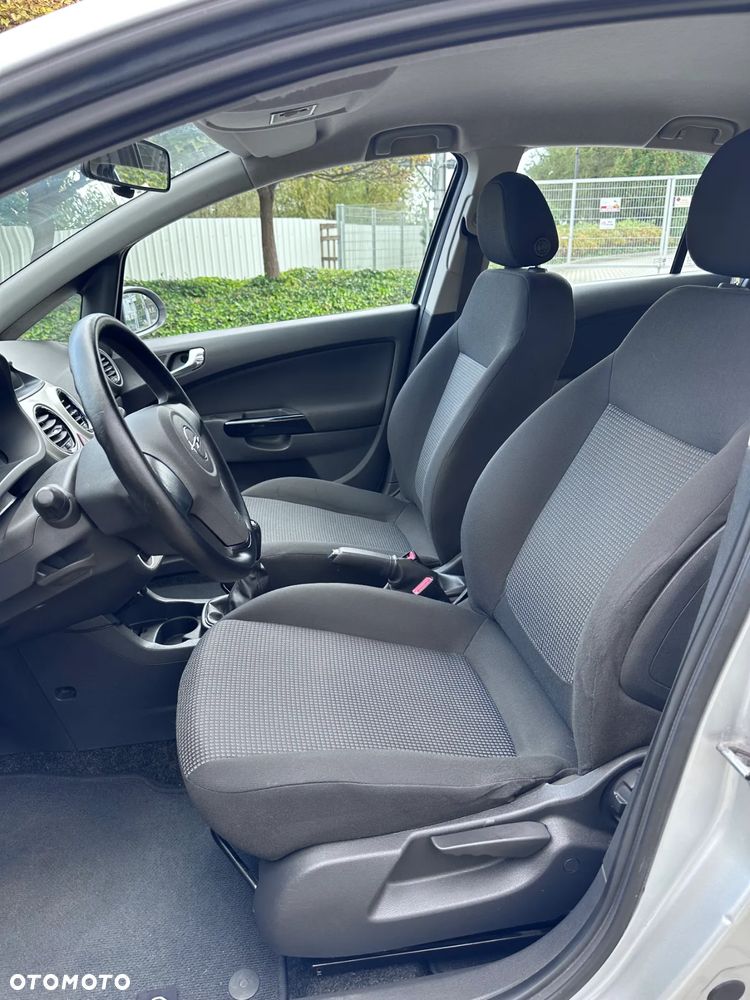 Opel Corsa 1.2 16V Essentia - 10
