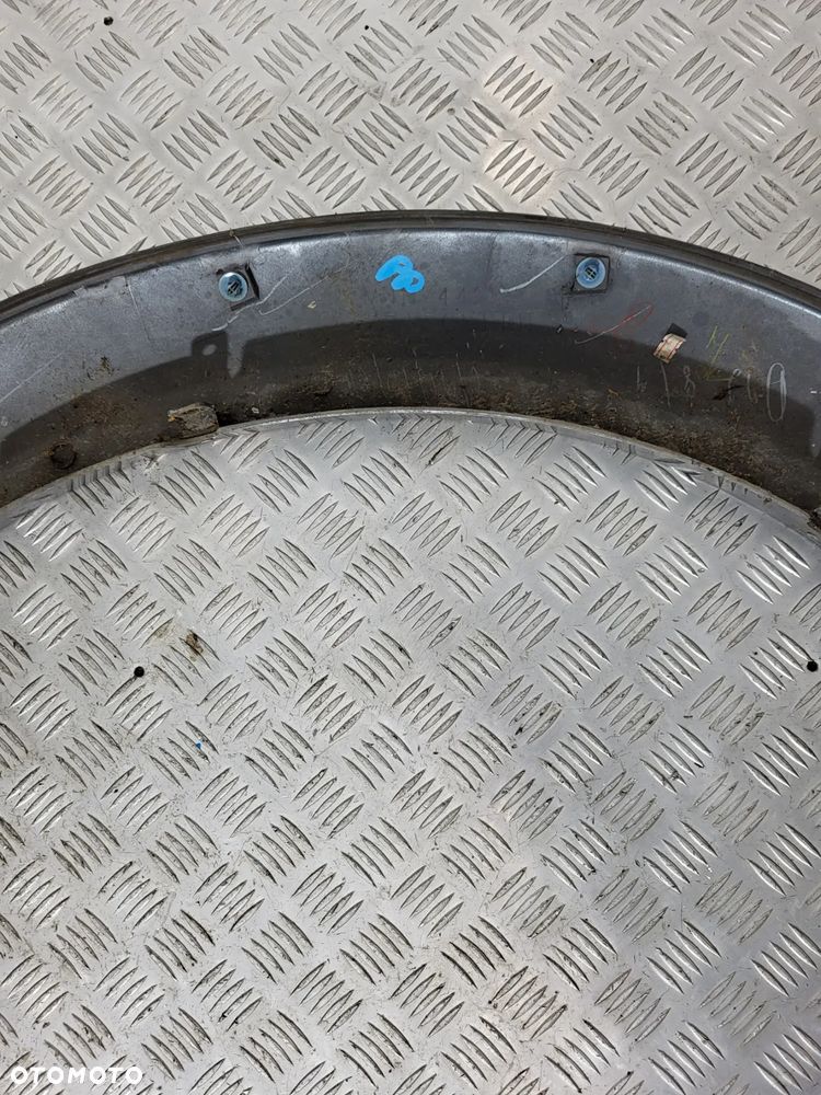 Mitsubishi L200 IV Listwa Błotnika Prawy Przód - 11