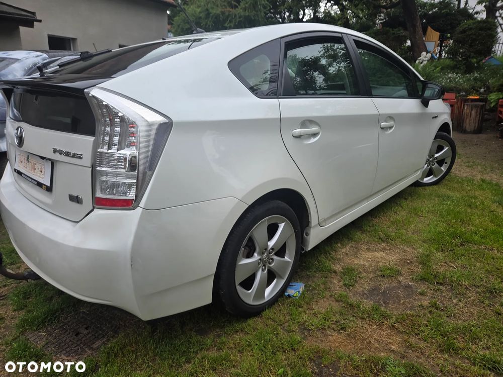 Toyota Prius (Hybrid) Life - 4