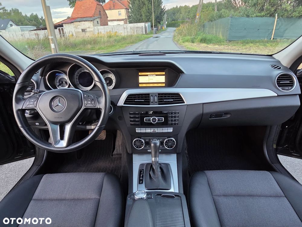 Mercedes-Benz Klasa C 180 CGI Automatik BlueEFFICIENCY Avantgarde - 14
