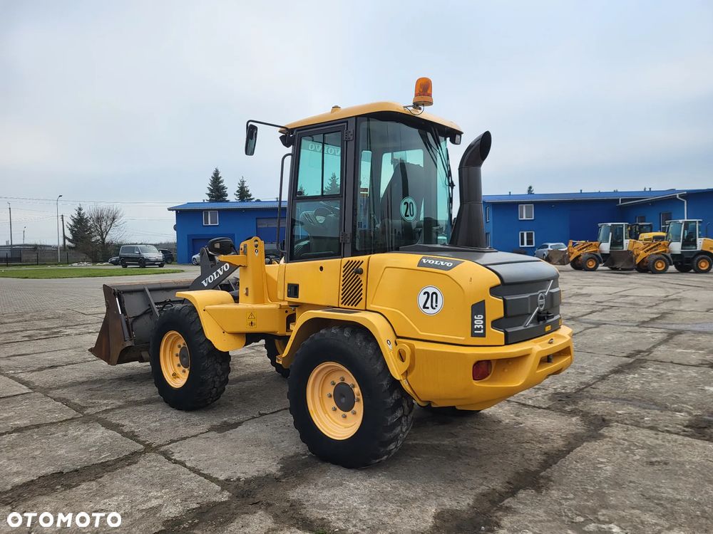 Volvo L 30 G spr z Niemiec 3944 mtg - 8