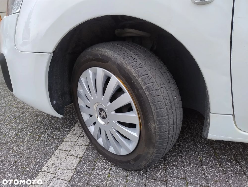 Peugeot PARTNER PO LIFT 1.6 HDI (90KM) 5-BIEGÓW KLIMA TEMPOMAT TABLET STAN IDEALNY FULL OPCJA BEZWYPADKOWY SERWIS KM NIE MA RDZY ! ! ! - 36
