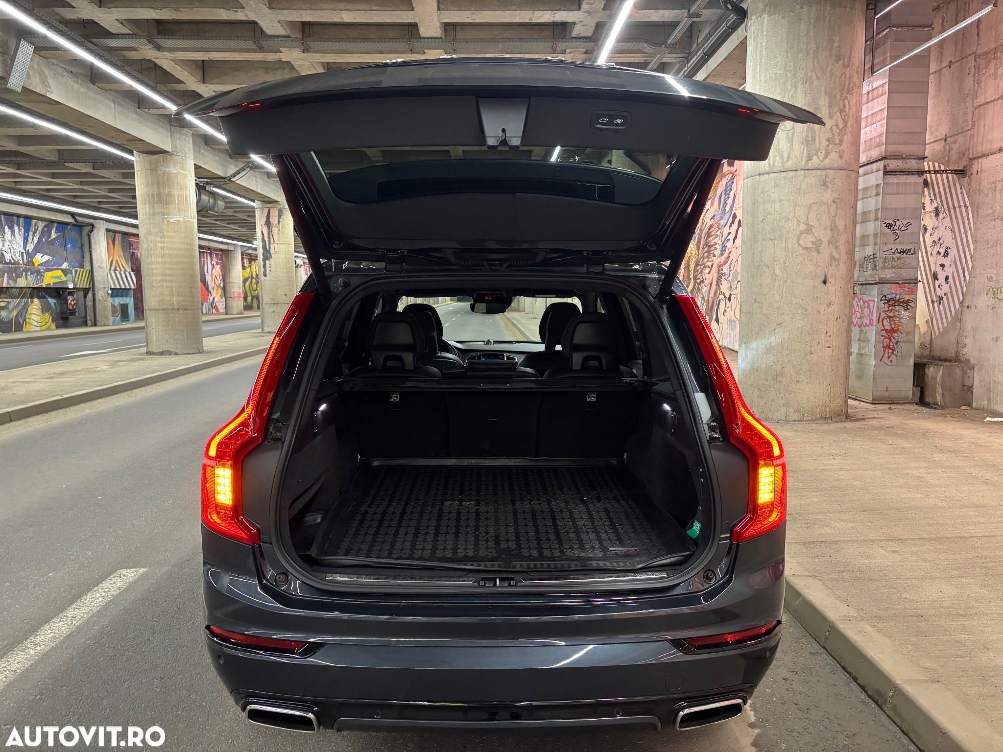 Volvo XC 90 D5 AWD Geartronic RDesign - 13