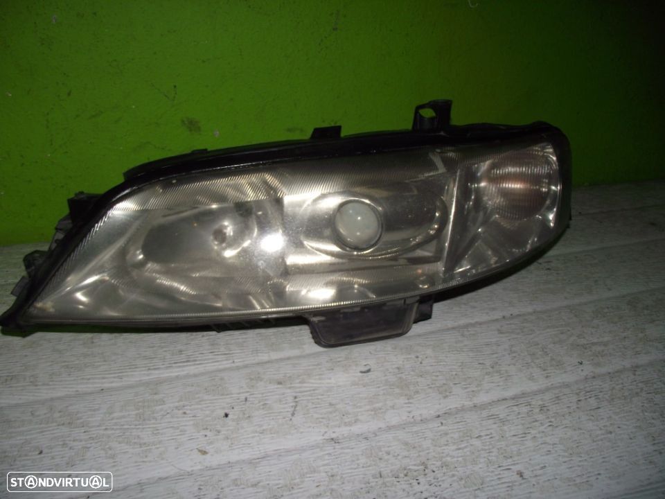 Farol de Xénon Esquerdo Opel Vectra - 2001 / 2002 - F1124 - 2