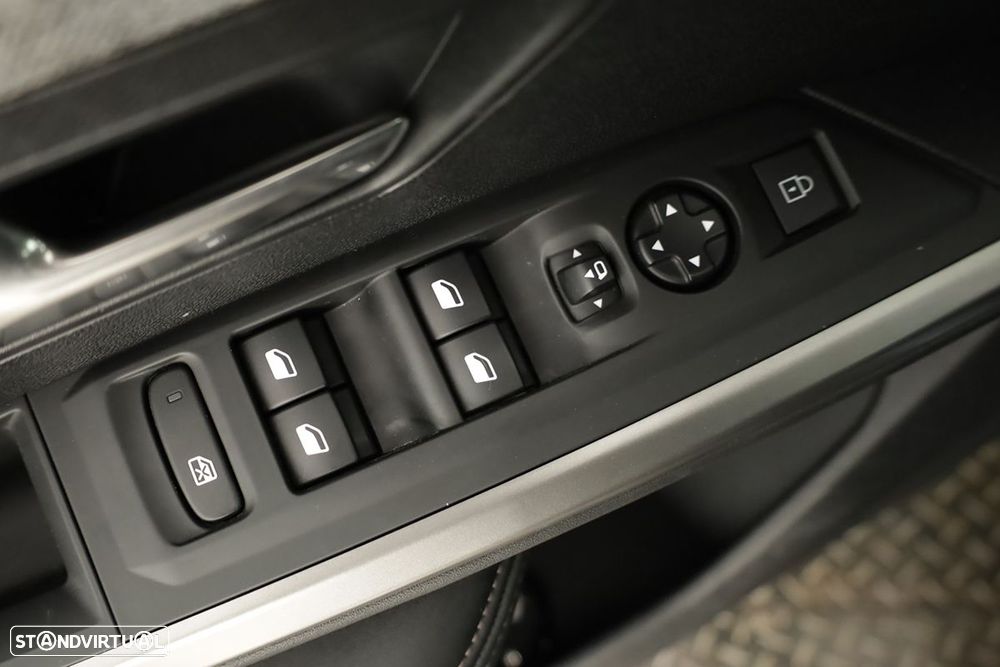 Peugeot 3008 1.2 Hybrid Allure e-DCS6 - 18
