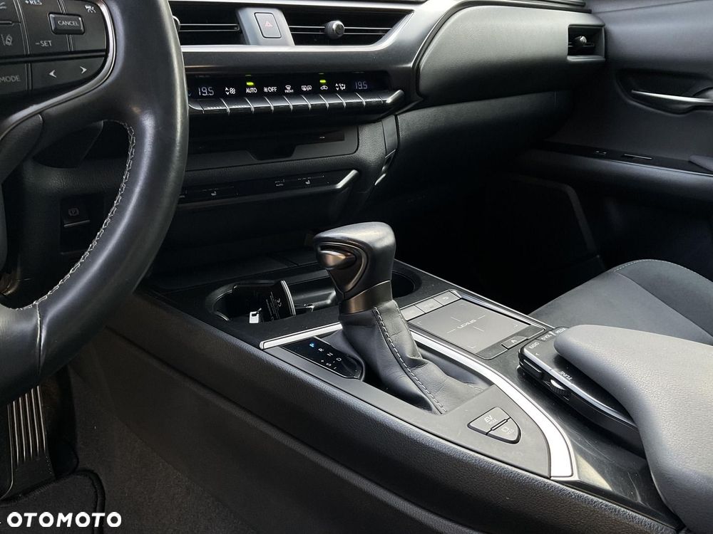 Lexus UX 250h GPF Business Edition 2WD - 27