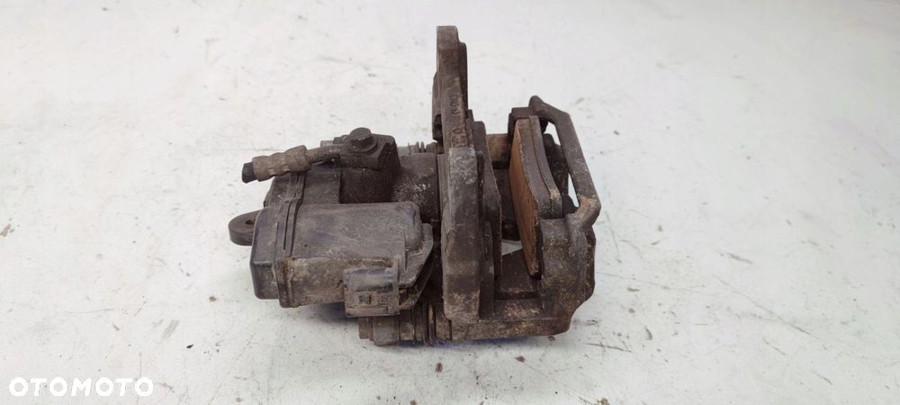 ZACISK HAMULCOWY LEWY TYŁ AUDI A4 B9 A5 8W0405BA - 5