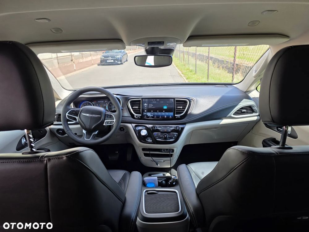 Chrysler Pacifica - 24
