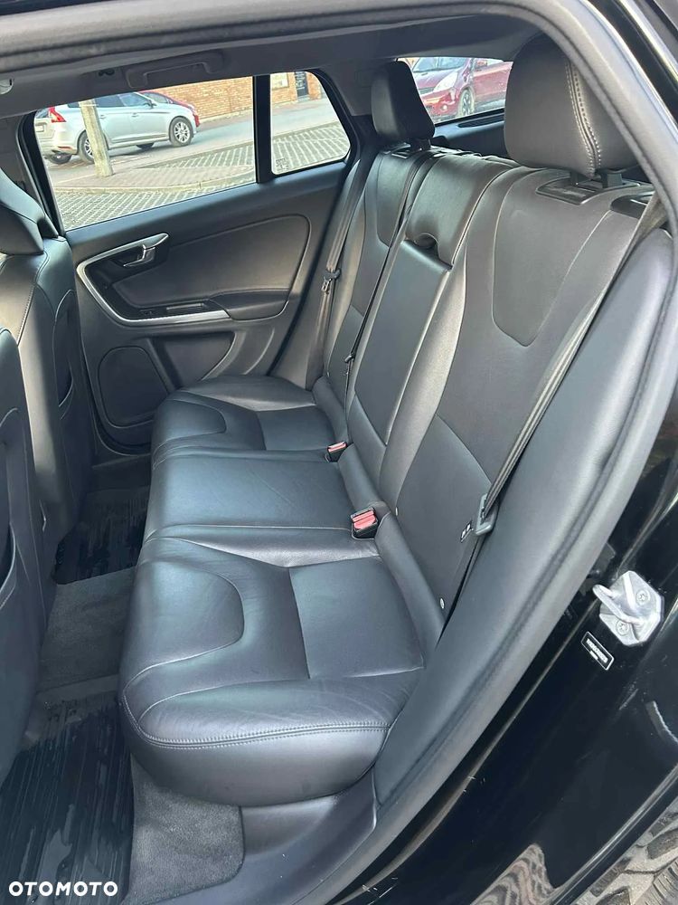 Volvo V60 T5 Drive-E Dynamic Edition (Momentum) - 18