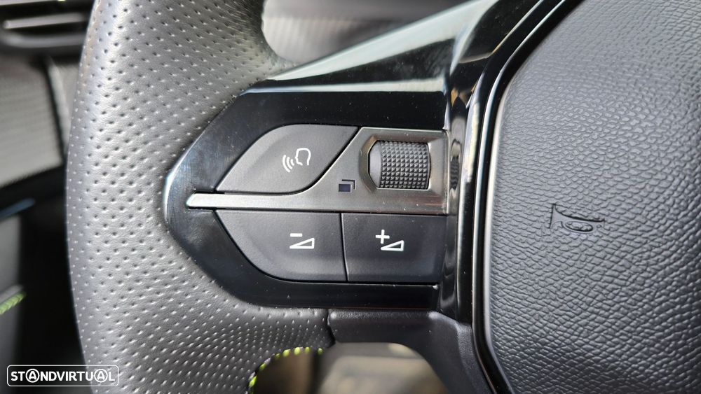 Peugeot e-208 GT - 15