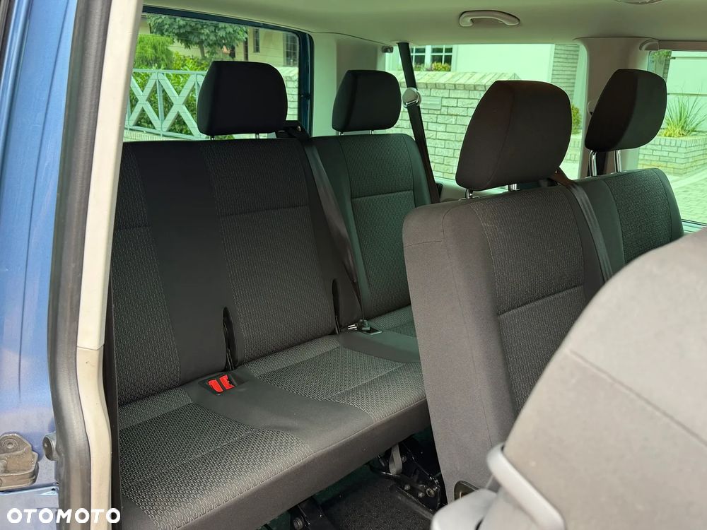 Volkswagen Caravelle - 11