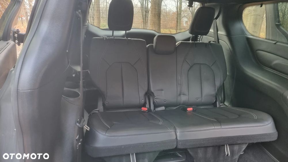 Chrysler Pacifica - 26