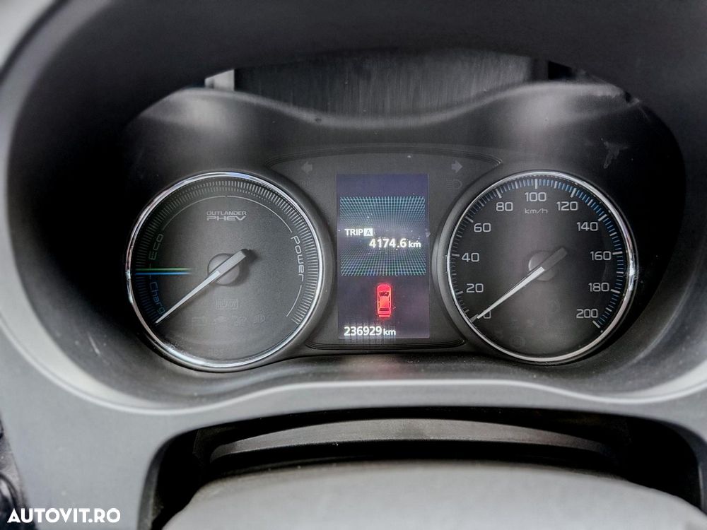 Mitsubishi Outlander - 21