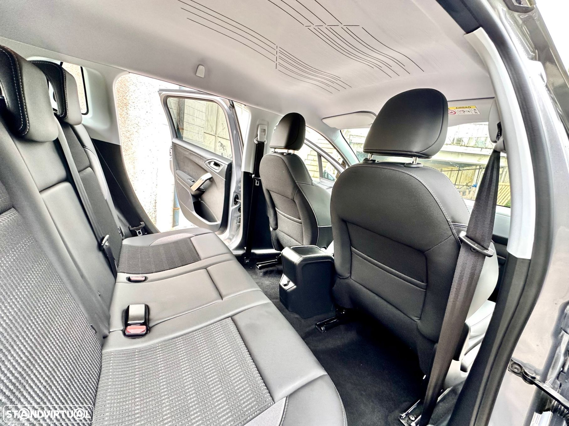 Peugeot 2008 1.2 PureTech Allure - 10