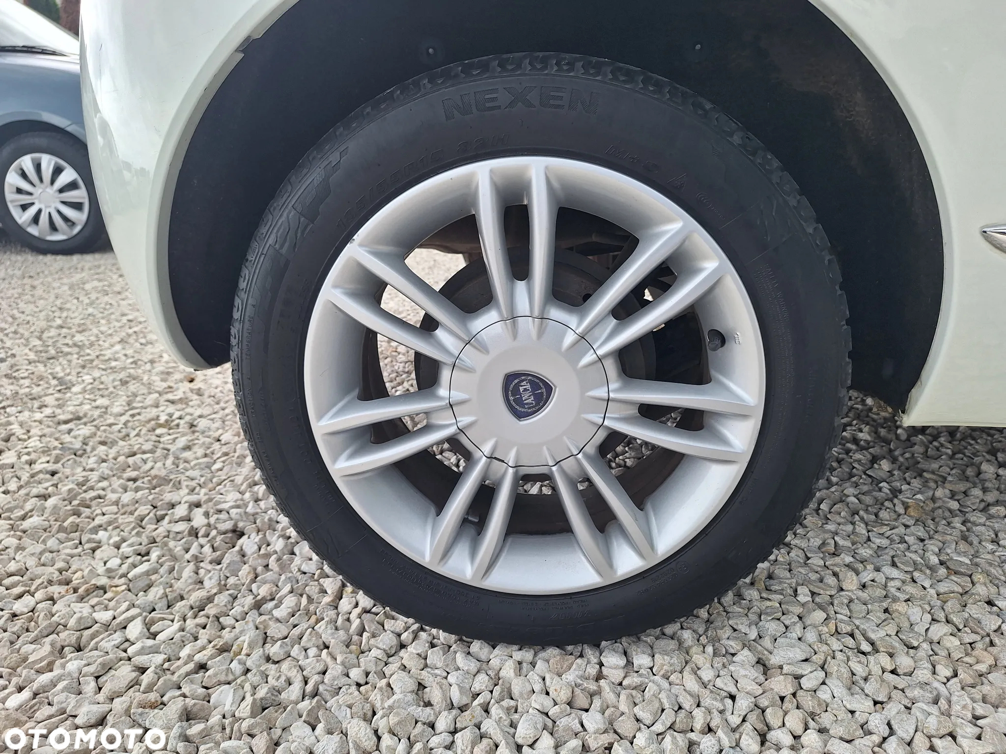 Lancia Ypsilon 1.2 8V Argento (4 os.) - 33