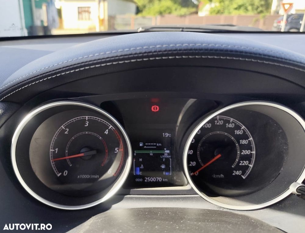 Mitsubishi Outlander 2.2 DI-D 4WD Intense+ 06 - 5