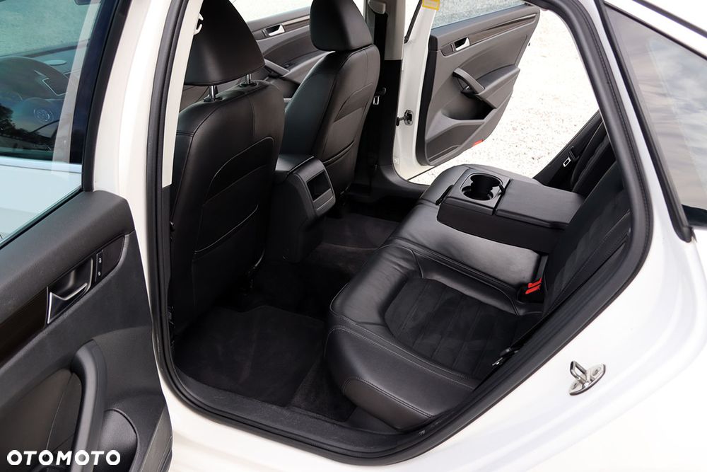 Volkswagen Passat 2.0 TDI DSG Highline - 26